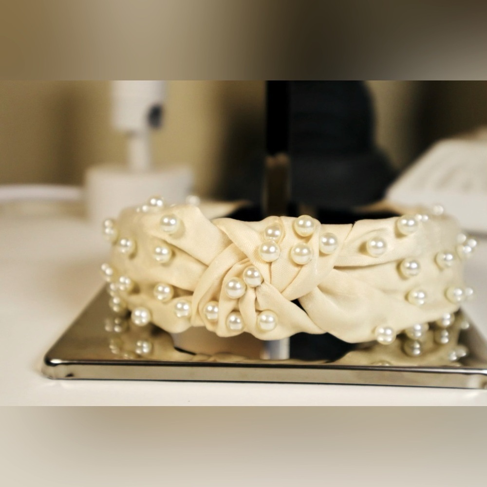 Stunning PERAL KNOTTED HEADBAND